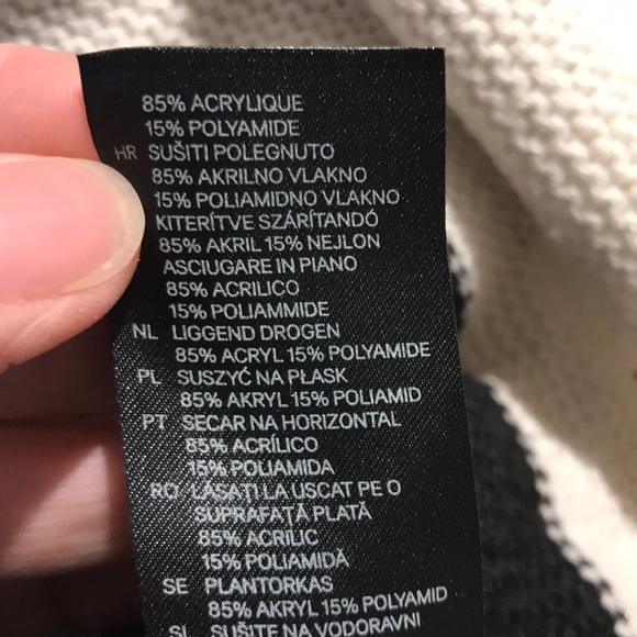 H&M black and cream sweater - Picture 7 of 8